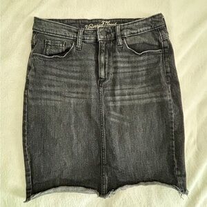 Universal Thread Black Denim Skirt- 2016, Sz 6. Good Conditiom